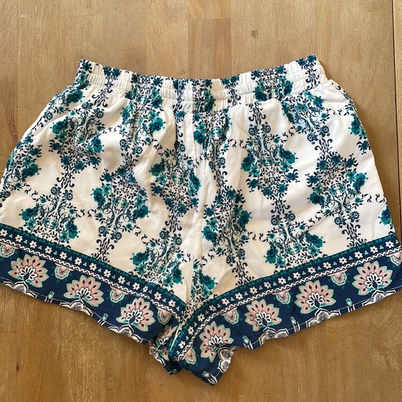 Patterned shorts - Picture 3 of 3